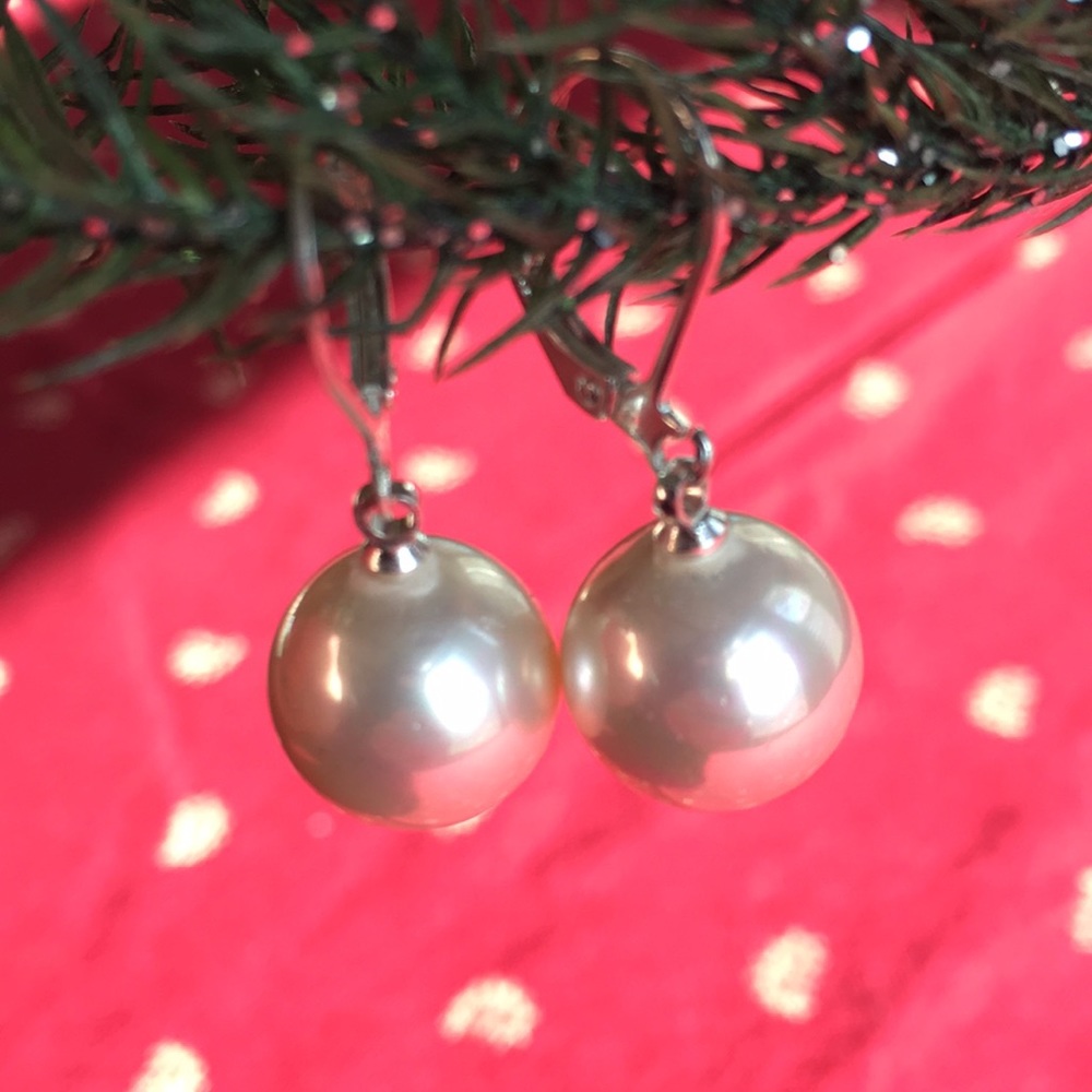 ❤️SALE South Seas 12mm White Shell Pearl Earrings - Picture 3 of 5